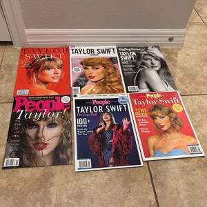 Taylor Swift Magazine Collection - 6 Lot